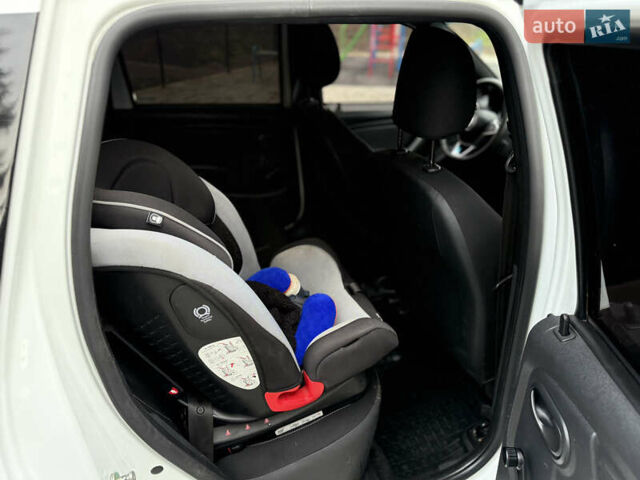 Белый Рено Дастер, объемом двигателя 1.5 л и пробегом 218 тыс. км за 9500 $, фото 17 на Automoto.ua