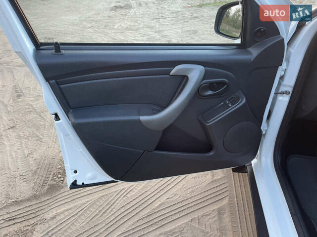 Белый Рено Дастер, объемом двигателя 1.46 л и пробегом 158 тыс. км за 9900 $, фото 45 на Automoto.ua