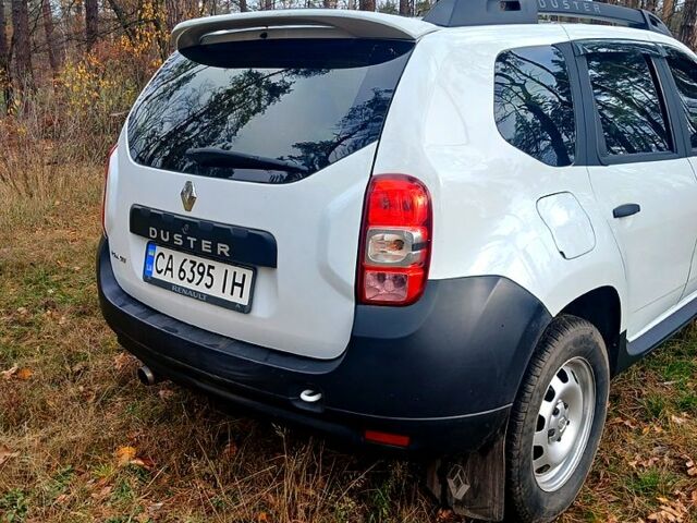 Белый Рено Дастер, объемом двигателя 1.5 л и пробегом 217 тыс. км за 10200 $, фото 2 на Automoto.ua