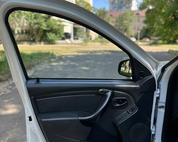 Белый Рено Дастер, объемом двигателя 1.46 л и пробегом 160 тыс. км за 9900 $, фото 16 на Automoto.ua