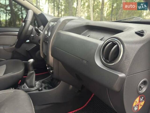 Белый Рено Дастер, объемом двигателя 1.6 л и пробегом 135 тыс. км за 10299 $, фото 41 на Automoto.ua