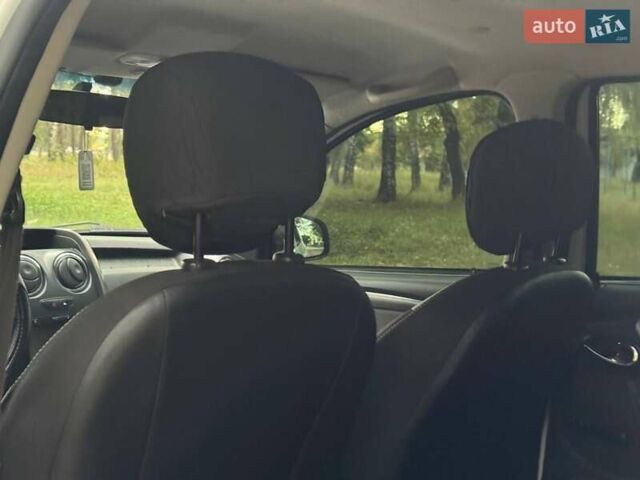 Белый Рено Дастер, объемом двигателя 1.6 л и пробегом 135 тыс. км за 10299 $, фото 36 на Automoto.ua