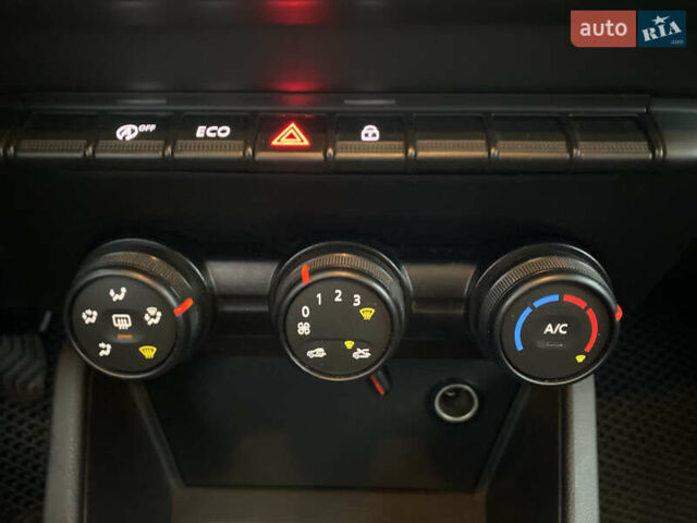 Білий Рено Дастер, об'ємом двигуна 1.46 л та пробігом 71 тис. км за 14700 $, фото 23 на Automoto.ua