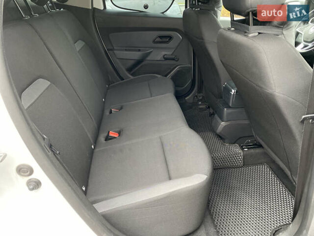 Білий Рено Дастер, об'ємом двигуна 1.5 л та пробігом 70 тис. км за 16200 $, фото 28 на Automoto.ua