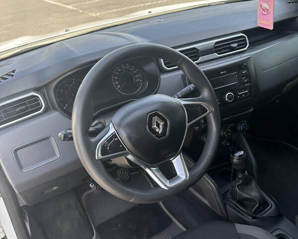 Білий Рено Дастер, об'ємом двигуна 1.6 л та пробігом 290 тис. км за 13900 $, фото 4 на Automoto.ua