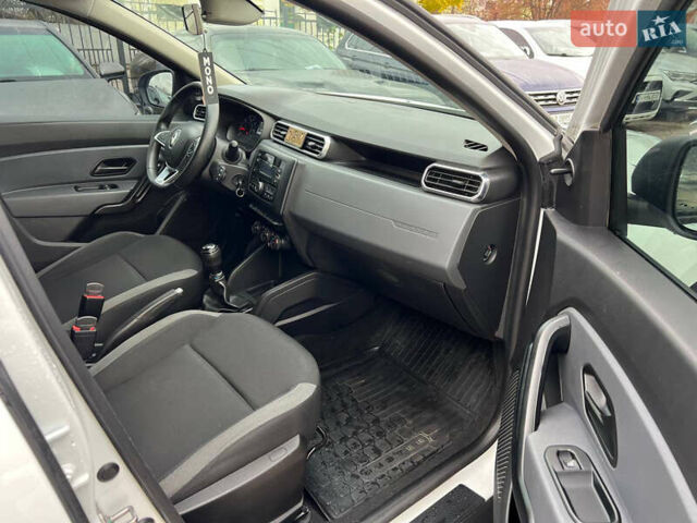 Белый Рено Дастер, объемом двигателя 1.6 л и пробегом 147 тыс. км за 13950 $, фото 15 на Automoto.ua