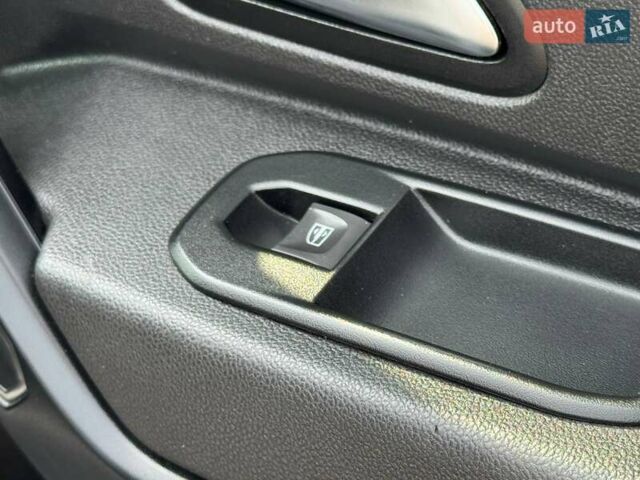 Білий Рено Дастер, об'ємом двигуна 1.46 л та пробігом 152 тис. км за 13650 $, фото 48 на Automoto.ua