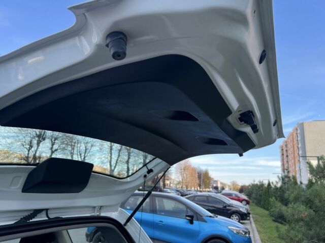 Белый Рено Дастер, объемом двигателя 1.5 л и пробегом 184 тыс. км за 13599 $, фото 19 на Automoto.ua