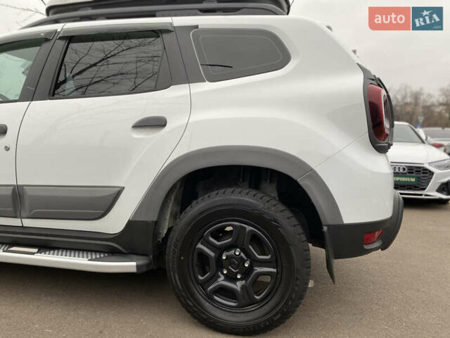 Білий Рено Дастер, об'ємом двигуна 1.5 л та пробігом 70 тис. км за 16200 $, фото 10 на Automoto.ua