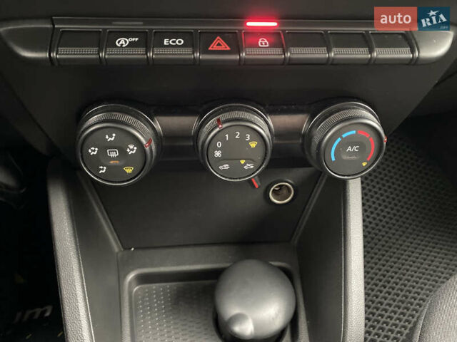 Білий Рено Дастер, об'ємом двигуна 1.5 л та пробігом 70 тис. км за 16200 $, фото 20 на Automoto.ua