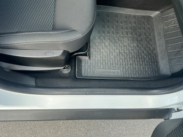 Белый Рено Дастер, объемом двигателя 1.5 л и пробегом 184 тыс. км за 13599 $, фото 15 на Automoto.ua