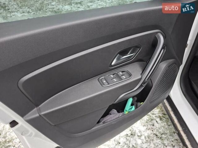 Білий Рено Дастер, об'ємом двигуна 1.46 л та пробігом 211 тис. км за 16500 $, фото 18 на Automoto.ua