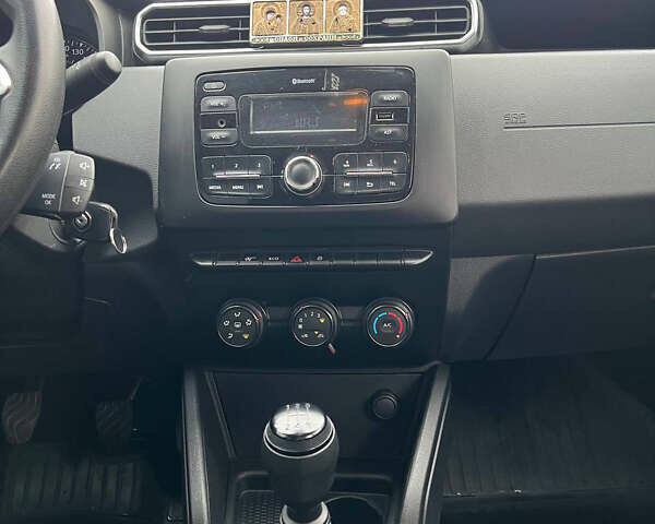 Белый Рено Дастер, объемом двигателя 1.6 л и пробегом 147 тыс. км за 13950 $, фото 19 на Automoto.ua