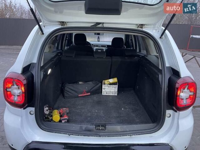 Белый Рено Дастер, объемом двигателя 1.6 л и пробегом 114 тыс. км за 13500 $, фото 10 на Automoto.ua