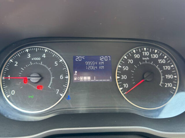 Белый Рено Дастер, объемом двигателя 1.6 л и пробегом 100 тыс. км за 12500 $, фото 11 на Automoto.ua
