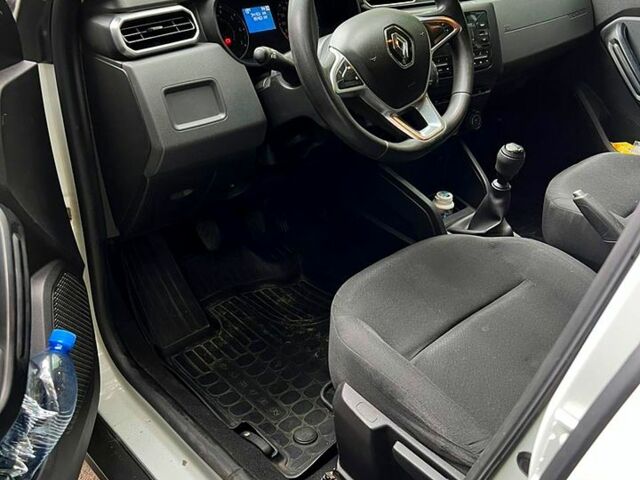 Белый Рено Дастер, объемом двигателя 1.5 л и пробегом 290 тыс. км за 12000 $, фото 3 на Automoto.ua