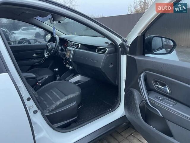 Белый Рено Дастер, объемом двигателя 1.6 л и пробегом 114 тыс. км за 13500 $, фото 11 на Automoto.ua