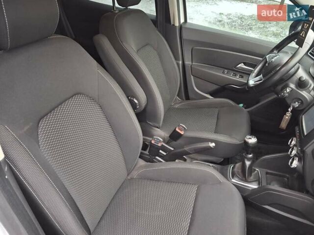 Білий Рено Дастер, об'ємом двигуна 1.46 л та пробігом 211 тис. км за 16500 $, фото 23 на Automoto.ua