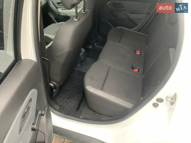 Білий Рено Дастер, об'ємом двигуна 1.5 л та пробігом 220 тис. км за 12450 $, фото 7 на Automoto.ua