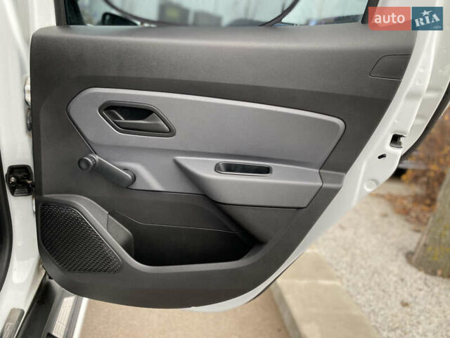 Білий Рено Дастер, об'ємом двигуна 1.5 л та пробігом 70 тис. км за 16200 $, фото 29 на Automoto.ua