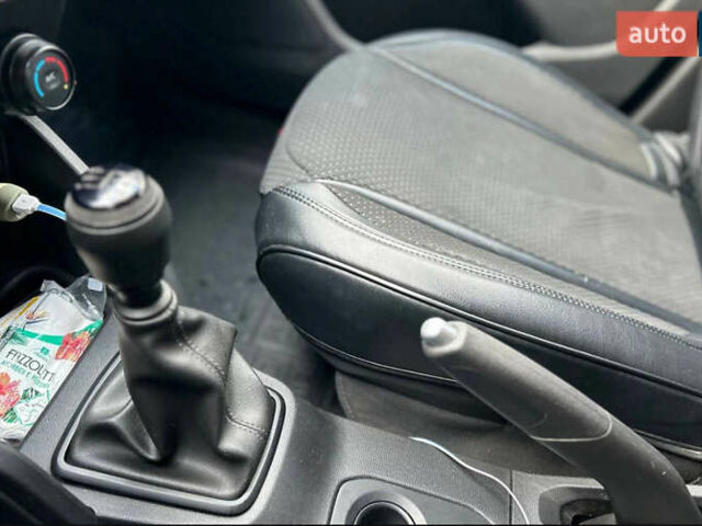 Білий Рено Дастер, об'ємом двигуна 1.6 л та пробігом 106 тис. км за 11500 $, фото 5 на Automoto.ua