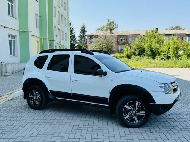 Белый Рено Дастер, объемом двигателя 1.5 л и пробегом 67 тыс. км за 14800 $, фото 2 на Automoto.ua