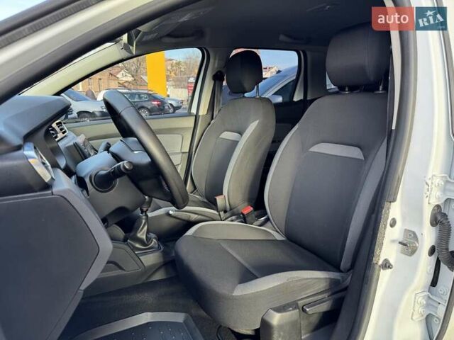 Белый Рено Дастер, объемом двигателя 1.5 л и пробегом 217 тыс. км за 11500 $, фото 11 на Automoto.ua