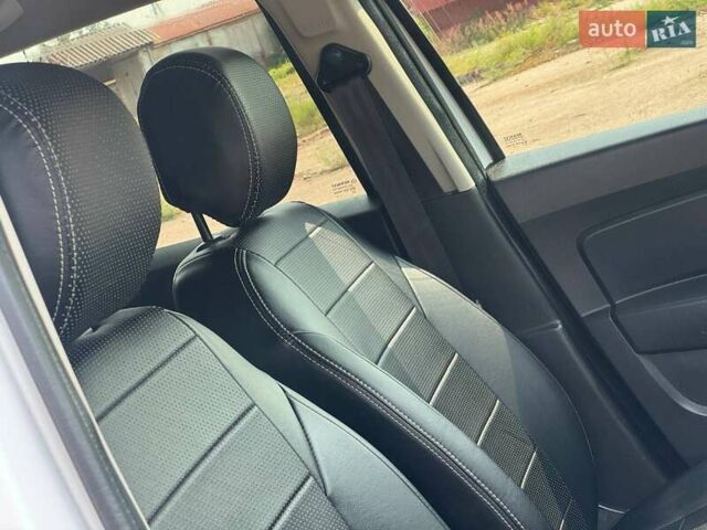 Білий Рено Дастер, об'ємом двигуна 1.46 л та пробігом 152 тис. км за 13650 $, фото 51 на Automoto.ua