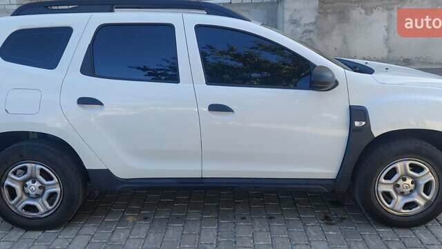 Білий Рено Дастер, об'ємом двигуна 1.6 л та пробігом 50 тис. км за 16200 $, фото 4 на Automoto.ua