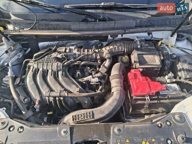 Белый Рено Дастер, объемом двигателя 1.6 л и пробегом 68 тыс. км за 14100 $, фото 7 на Automoto.ua