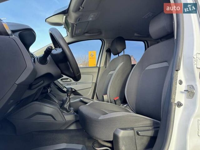 Белый Рено Дастер, объемом двигателя 1.5 л и пробегом 217 тыс. км за 11500 $, фото 12 на Automoto.ua