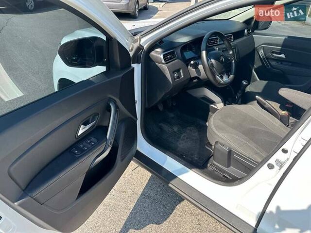 Белый Рено Дастер, объемом двигателя 1.5 л и пробегом 118 тыс. км за 15700 $, фото 12 на Automoto.ua