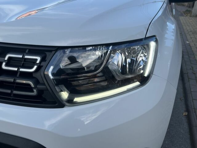 Белый Рено Дастер, объемом двигателя 1.5 л и пробегом 184 тыс. км за 13599 $, фото 5 на Automoto.ua