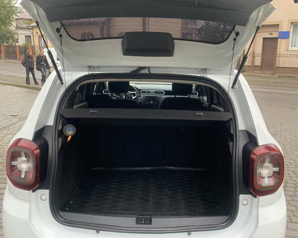 Білий Рено Дастер, об'ємом двигуна 1.5 л та пробігом 220 тис. км за 12450 $, фото 10 на Automoto.ua