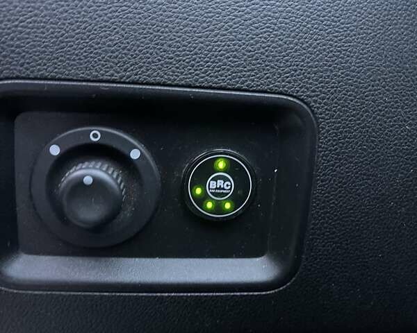 Белый Рено Дастер, объемом двигателя 1.6 л и пробегом 114 тыс. км за 13500 $, фото 3 на Automoto.ua