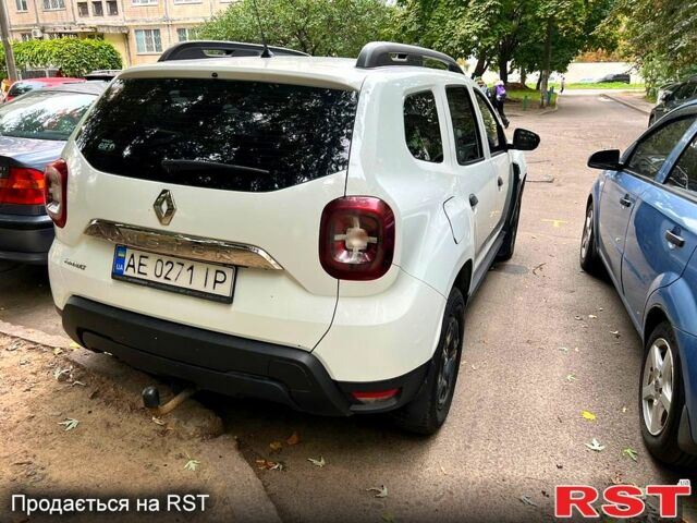 Белый Рено Дастер, объемом двигателя 1.5 л и пробегом 290 тыс. км за 12000 $, фото 2 на Automoto.ua