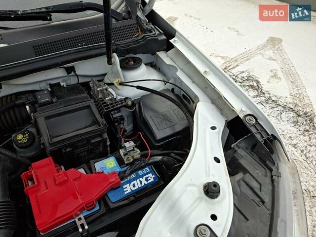 Білий Рено Дастер, об'ємом двигуна 1.46 л та пробігом 211 тис. км за 16500 $, фото 29 на Automoto.ua