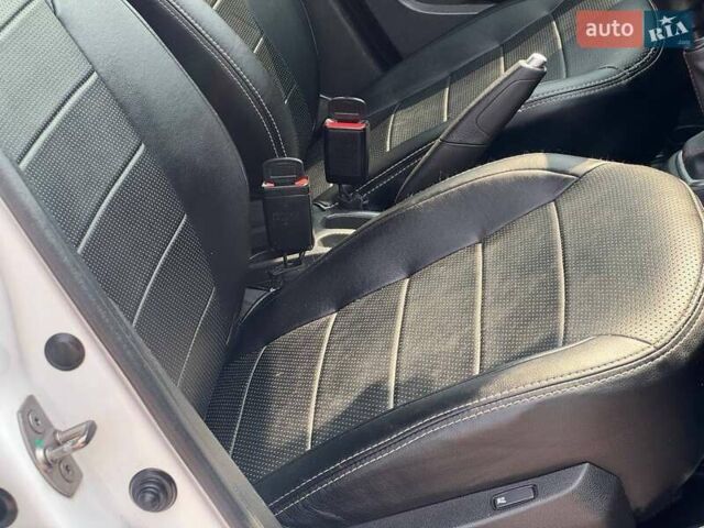 Білий Рено Дастер, об'ємом двигуна 1.46 л та пробігом 152 тис. км за 13650 $, фото 50 на Automoto.ua