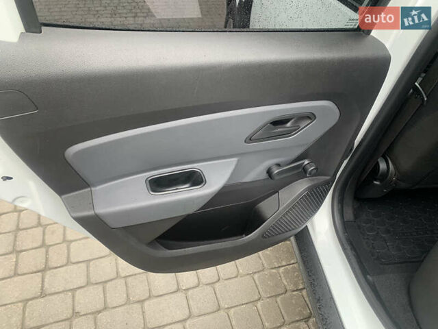 Білий Рено Дастер, об'ємом двигуна 1.5 л та пробігом 220 тис. км за 12450 $, фото 6 на Automoto.ua