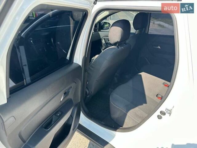 Белый Рено Дастер, объемом двигателя 1.5 л и пробегом 118 тыс. км за 15700 $, фото 19 на Automoto.ua