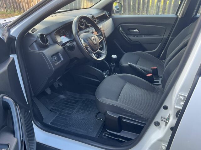 Белый Рено Дастер, объемом двигателя 1.5 л и пробегом 184 тыс. км за 13599 $, фото 8 на Automoto.ua