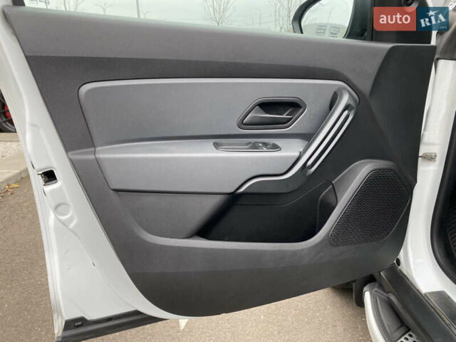 Білий Рено Дастер, об'ємом двигуна 1.5 л та пробігом 70 тис. км за 16200 $, фото 18 на Automoto.ua