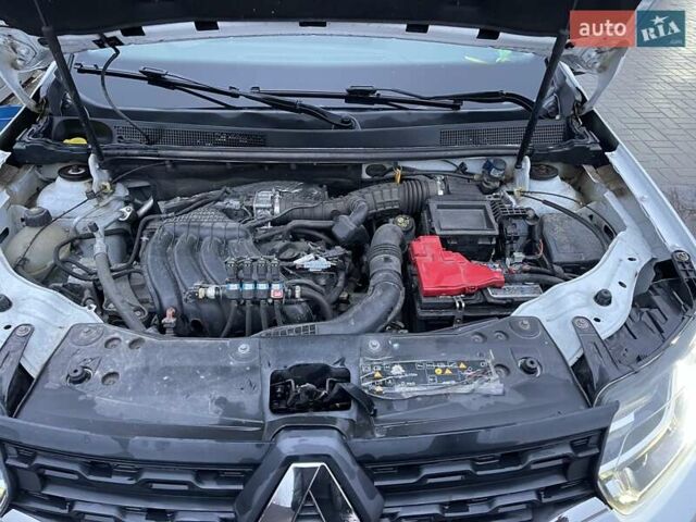 Белый Рено Дастер, объемом двигателя 1.6 л и пробегом 114 тыс. км за 13500 $, фото 2 на Automoto.ua