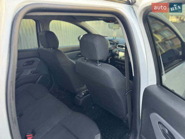 Белый Рено Дастер, объемом двигателя 1.46 л и пробегом 280 тыс. км за 12500 $, фото 10 на Automoto.ua