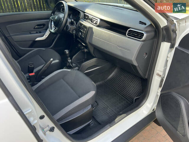 Белый Рено Дастер, объемом двигателя 1.6 л и пробегом 185 тыс. км за 12700 $, фото 84 на Automoto.ua