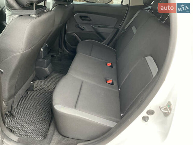 Білий Рено Дастер, об'ємом двигуна 1.5 л та пробігом 70 тис. км за 16200 $, фото 30 на Automoto.ua