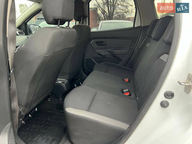 Белый Рено Дастер, объемом двигателя 1.6 л и пробегом 147 тыс. км за 13950 $, фото 13 на Automoto.ua