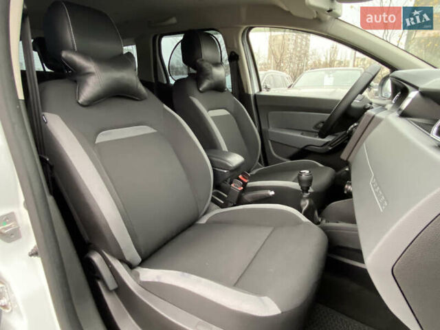 Білий Рено Дастер, об'ємом двигуна 1.5 л та пробігом 70 тис. км за 16200 $, фото 27 на Automoto.ua