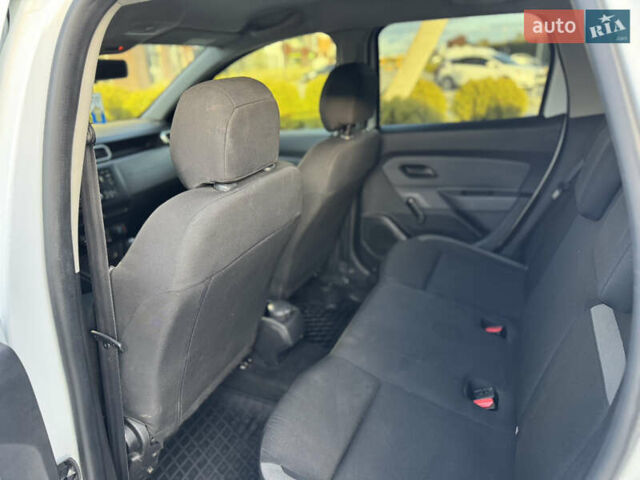 Белый Рено Дастер, объемом двигателя 1.46 л и пробегом 280 тыс. км за 12500 $, фото 9 на Automoto.ua