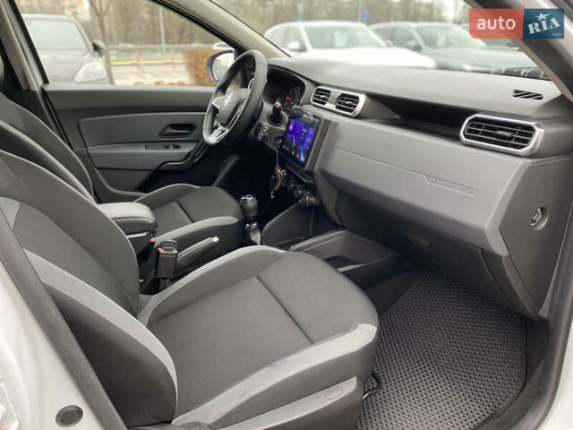 Білий Рено Дастер, об'ємом двигуна 1.5 л та пробігом 70 тис. км за 16200 $, фото 25 на Automoto.ua